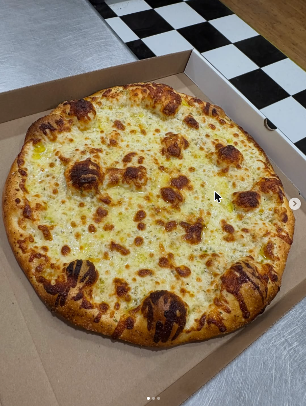 Whole white pizza with grande cheese and homemade aioli